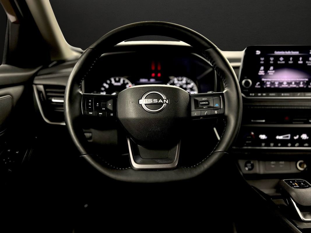 Used 2025 Nissan Rogue SV image 27