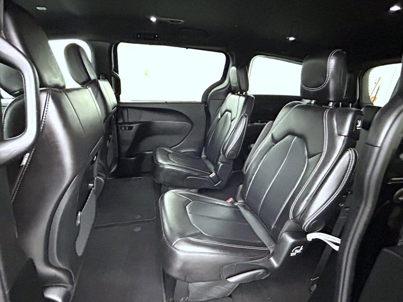 Used 2025 Chrysler Pacifica Select FWD image 20