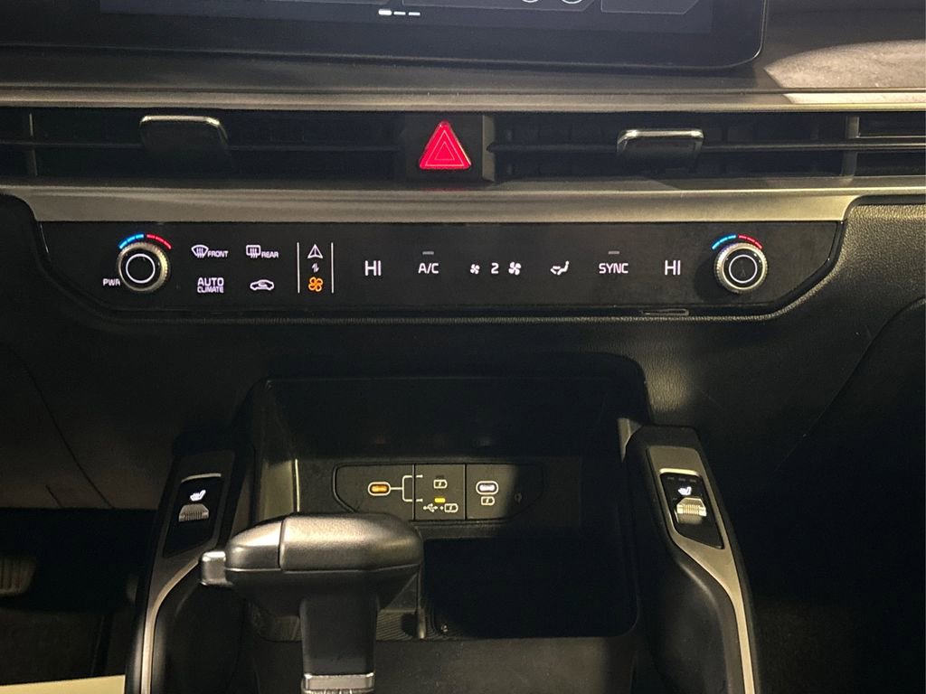 Used 2024 Kia Sorento S image 31