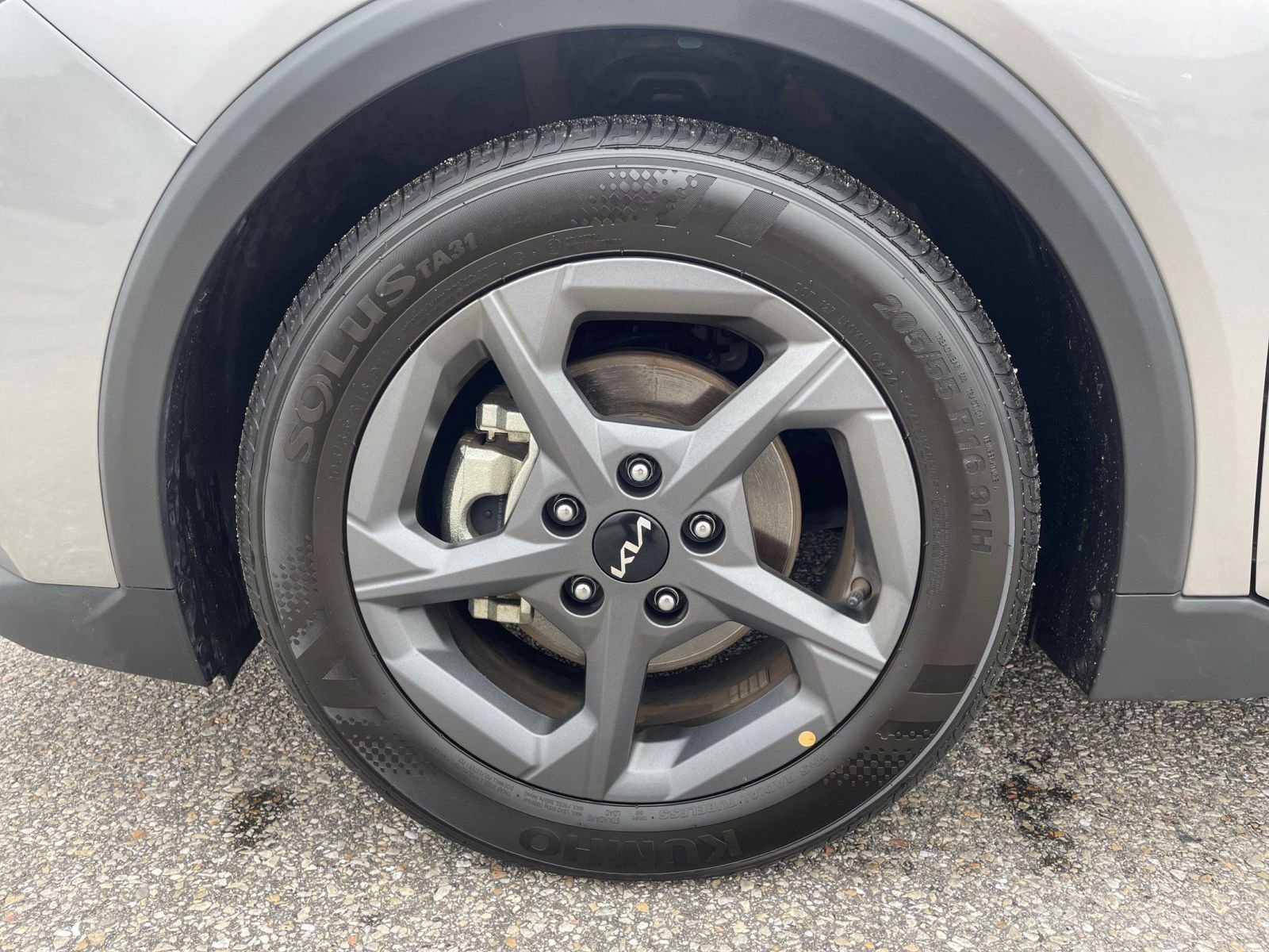 Used 2025 Kia K4 LXS image 32