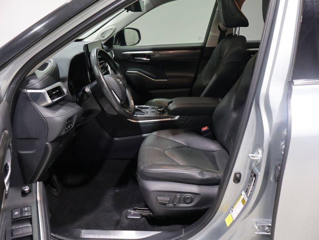 Used 2020 Toyota Highlander Platinum image 10