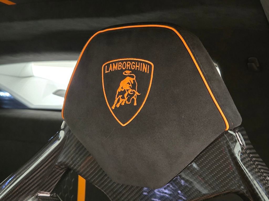 Used 2023 Lamborghini Huracan Tecnica image 32