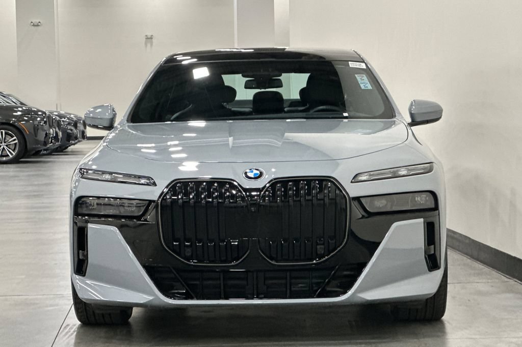 Used 2024 BMW 760i xDrive w/ Executive Package AWD/4WD image 9