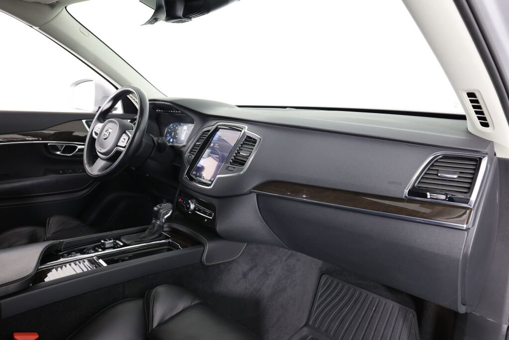 Used 2016 Volvo XC90 T6 Momentum w/ Momentum Plus Package image 21