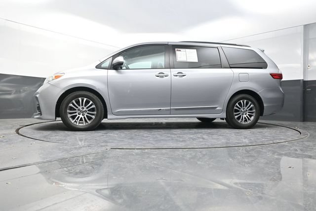 Used 2018 Toyota Sienna XLE FWD image 31