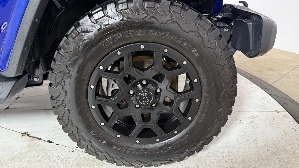 Used 2018 Jeep Wrangler Unlimited Sahara image 9