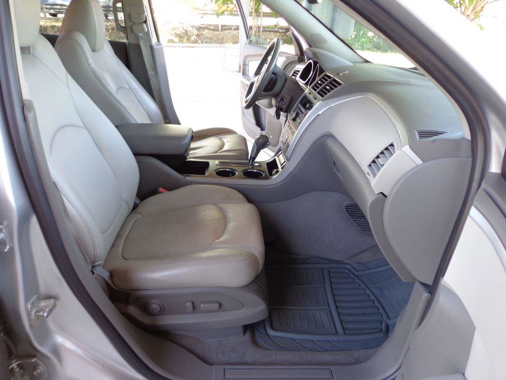 Used 2011 Chevrolet Traverse LT AWD/4WD image 16