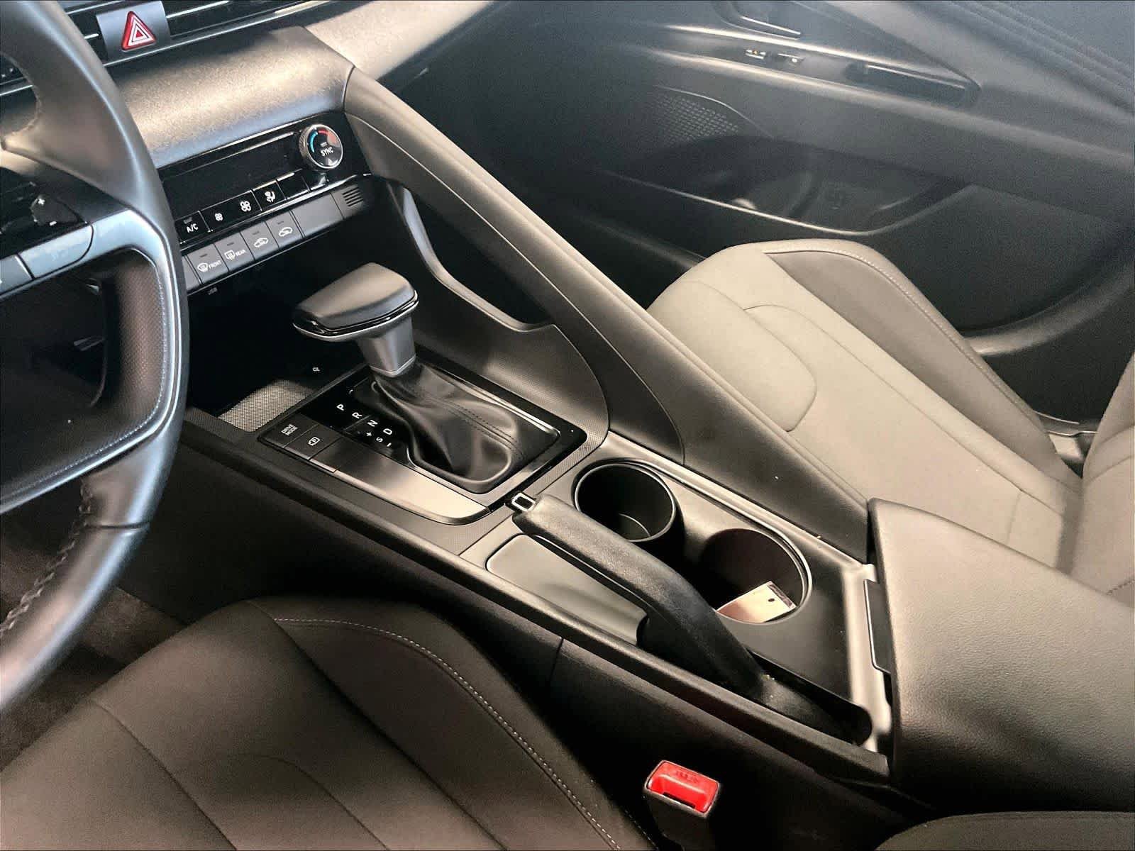 Certified 2025 Hyundai Elantra Sport image 39