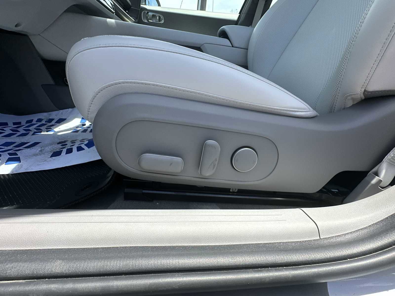 Used 2025 Hyundai Ioniq 6 SEL image 14