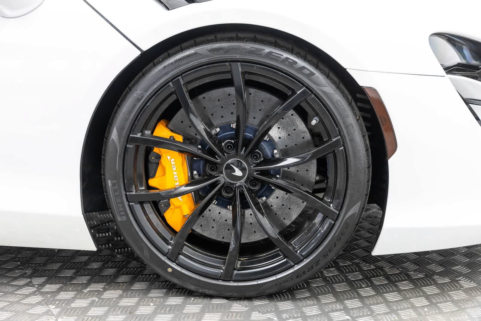 Used 2023 McLaren Artura RWD image 34