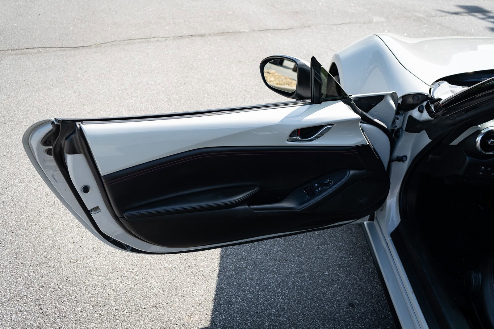 Used 2016 MAZDA MX-5 Miata Grand Touring RWD image 15