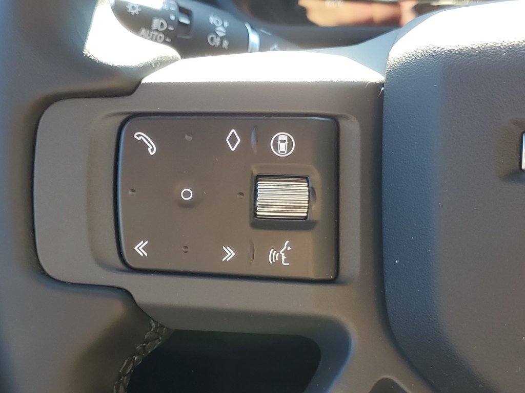 New 2026 Land Rover Defender 110 X-Dynamic SE AWD/4WD image 16