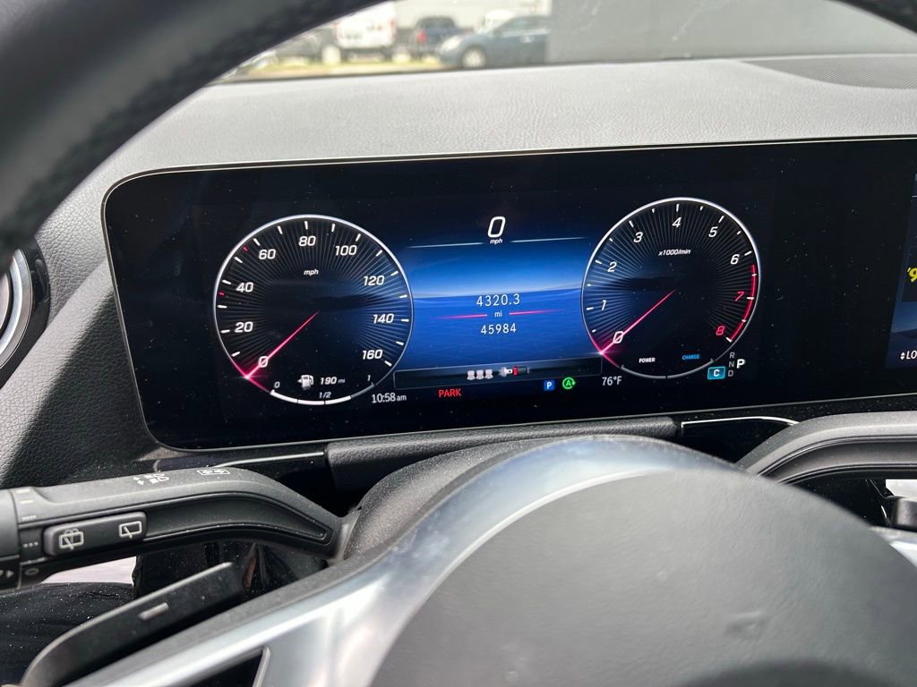 Used 2025 Mercedes-Benz GLA 250 4MATIC image 13