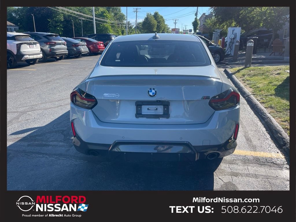 Used 2022 BMW 230i Coupe w/ M Sport Package RWD image 4