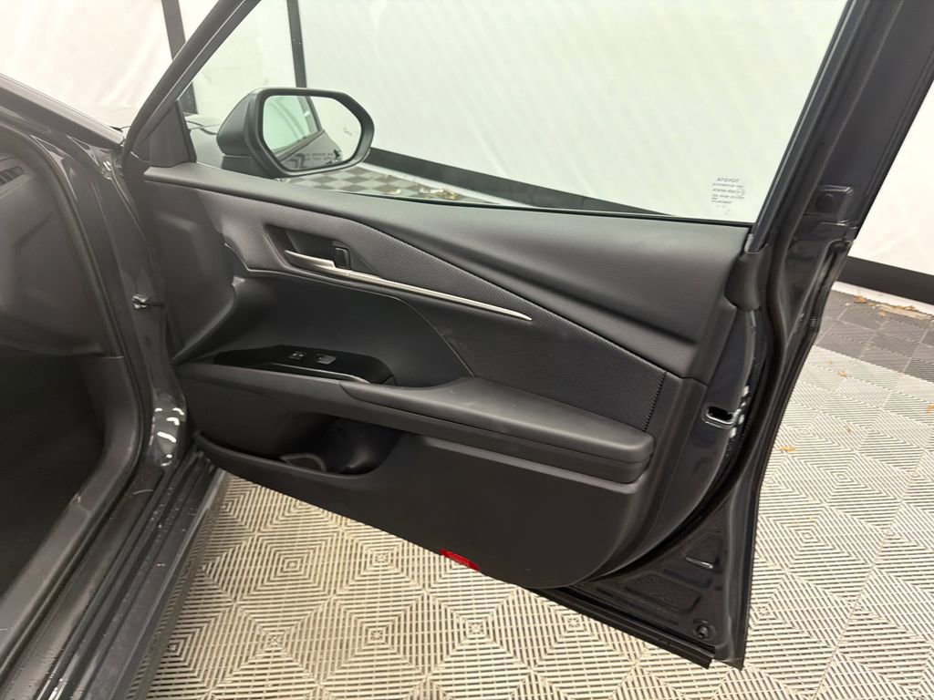 Used 2026 Toyota Camry SE w/ Convenience Package image 15