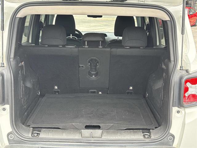 Used 2020 Jeep Renegade Altitude FWD image 6