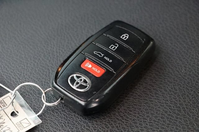 Used 2025 Toyota Camry SE FWD image 33