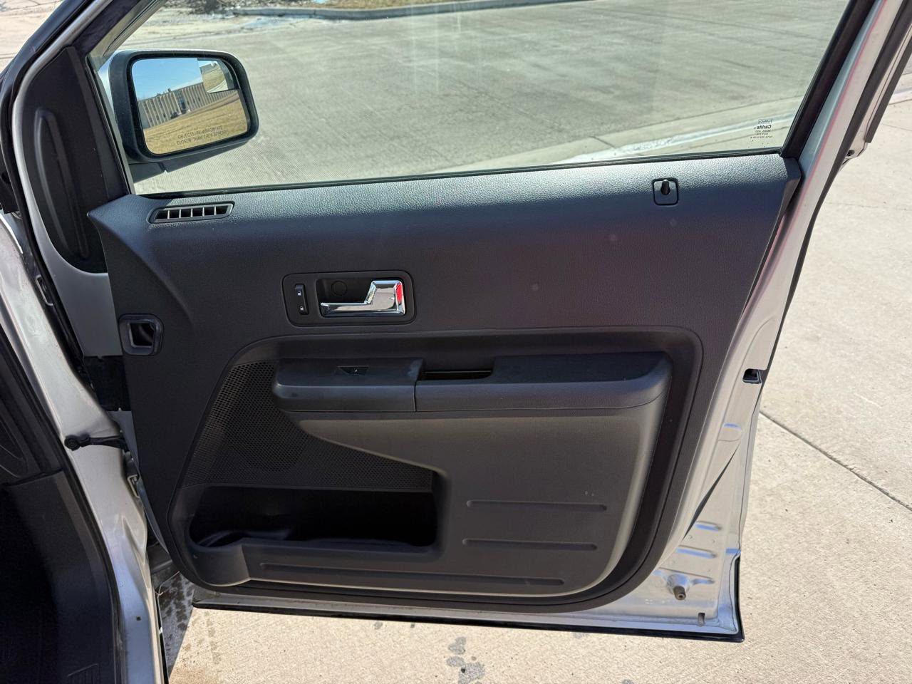 Used 2010 Ford Edge SEL image 25