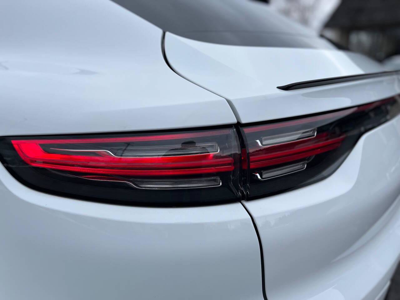 Used 2022 Porsche Cayenne Platinum Edition AWD/4WD image 4