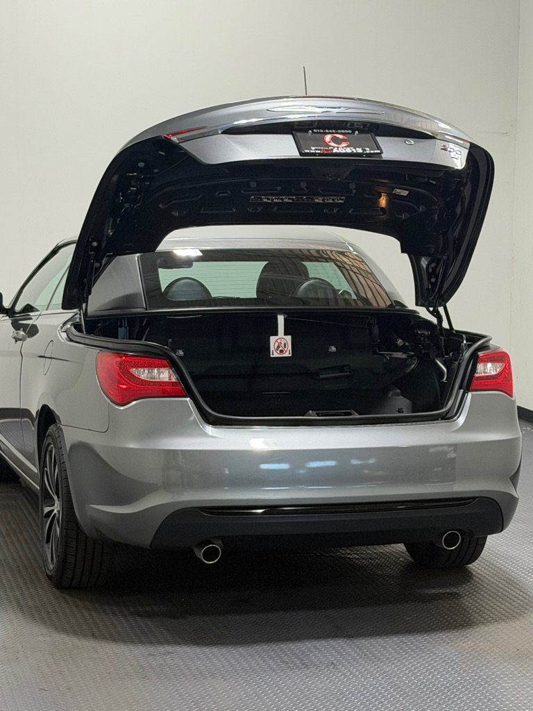 Used 2011 Chrysler 200 S FWD image 11