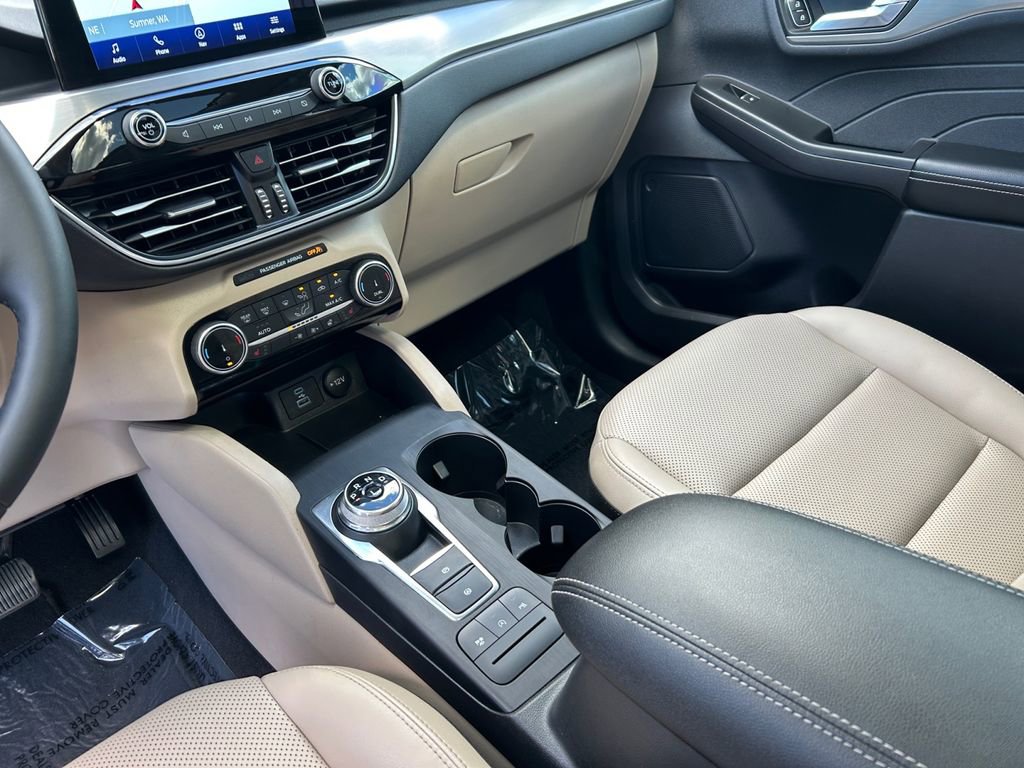 Used 2022 Ford Escape Titanium w/ Class II Trailer Tow Package image 22