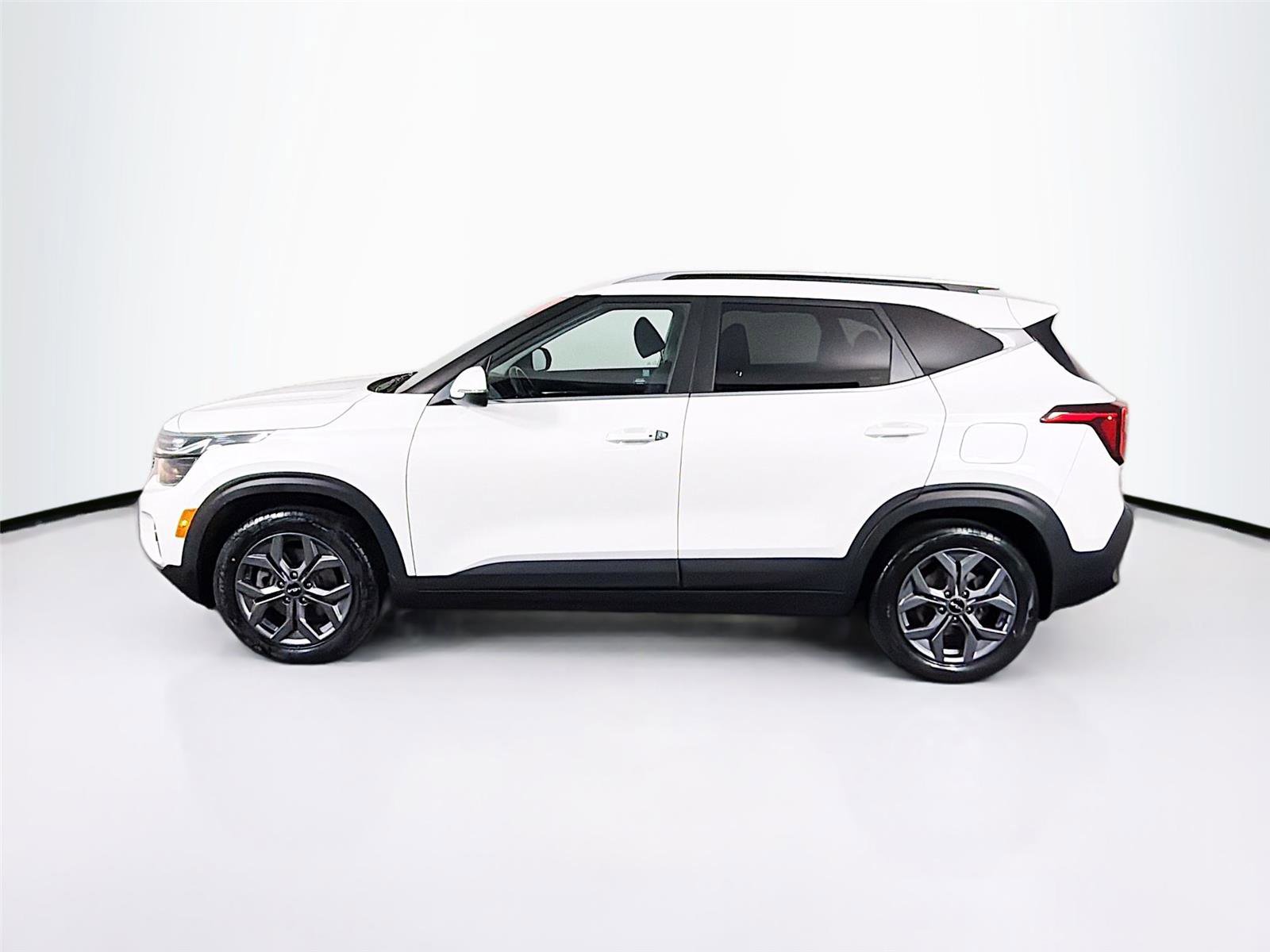Used 2024 Kia Seltos S AWD/4WD image 4