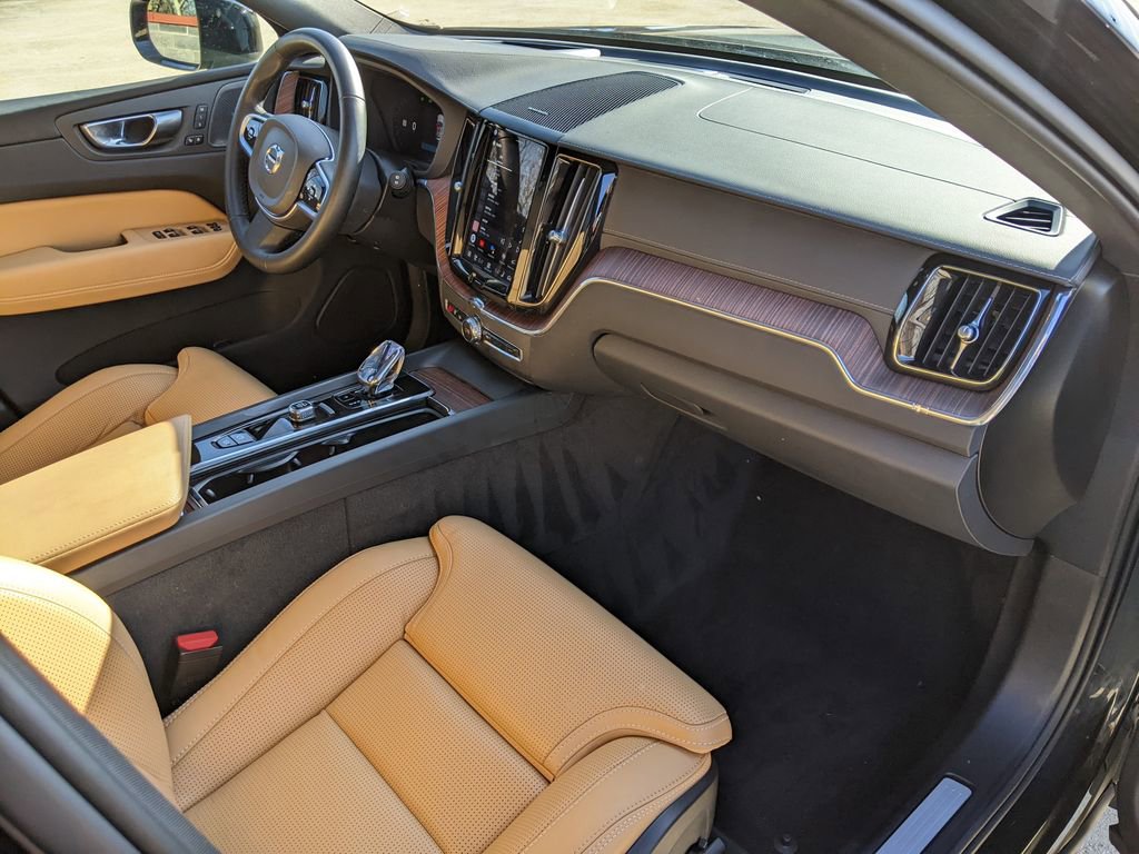 Certified 2025 Volvo XC60 B5 Ultra w/ Protection Package Premier AWD/4WD image 21