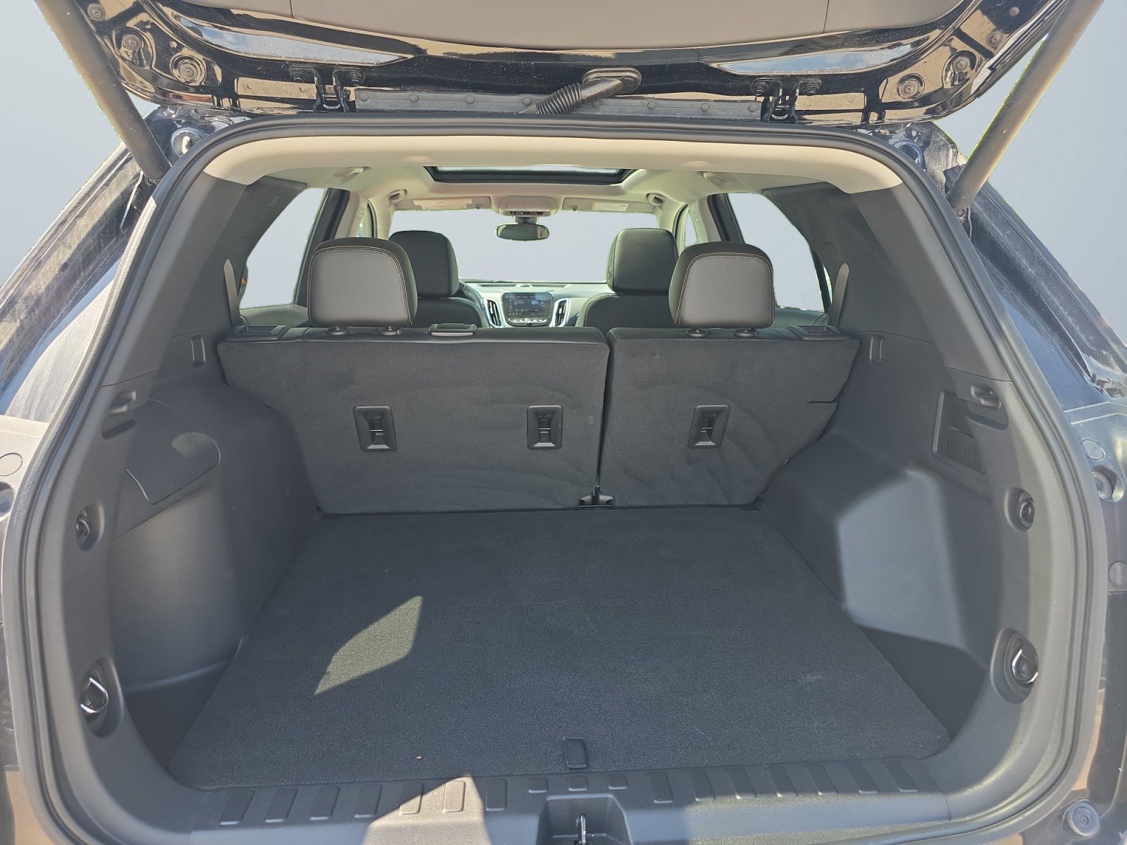 Used 2023 Chevrolet Equinox Premier AWD/4WD image 16