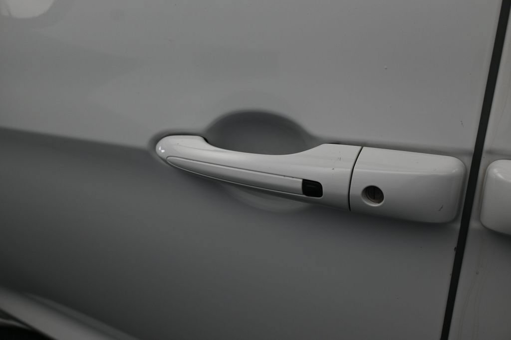 Used 2023 Chrysler Pacifica Touring-L FWD image 32