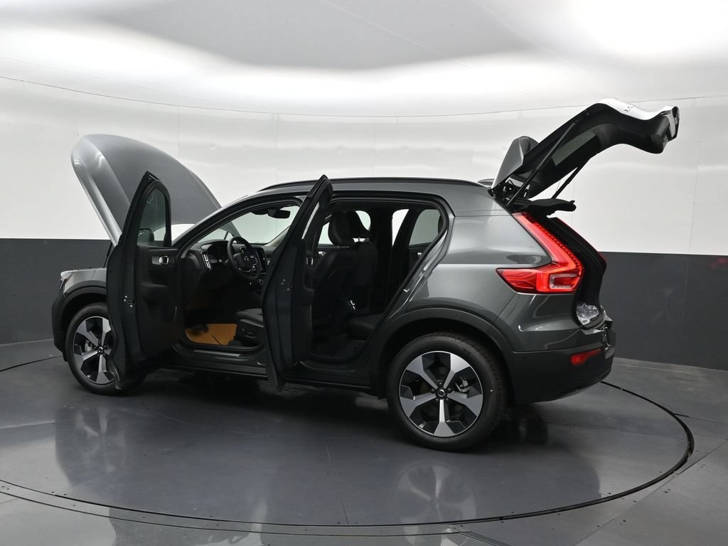 New 2026 Volvo XC40 B5 Plus w/ Climate Package AWD/4WD image 33