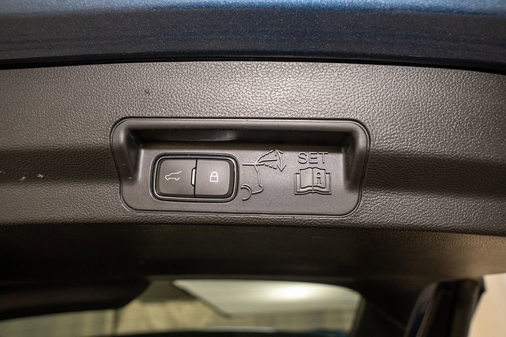 Used 2020 Ford Explorer Limited w/ Class III Trailer Tow Package image 6