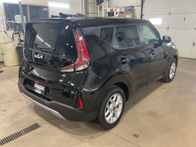 Used 2025 Kia Soul LX w/ LX Technology Package FWD image 6