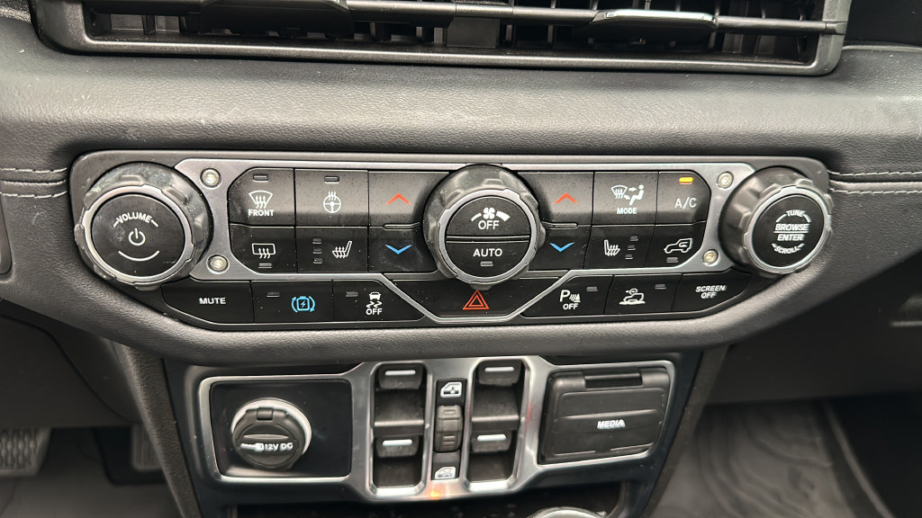 Used 2024 Jeep Wrangler High Altitude AWD/4WD image 19