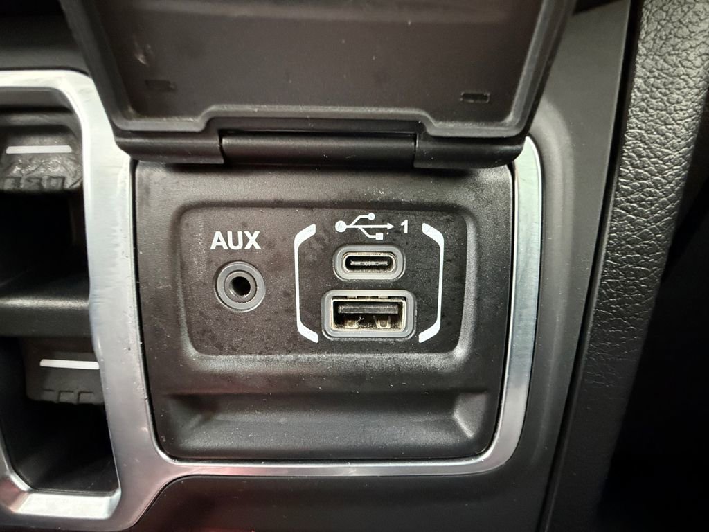 Used 2018 Jeep Wrangler Unlimited Rubicon AWD/4WD image 30