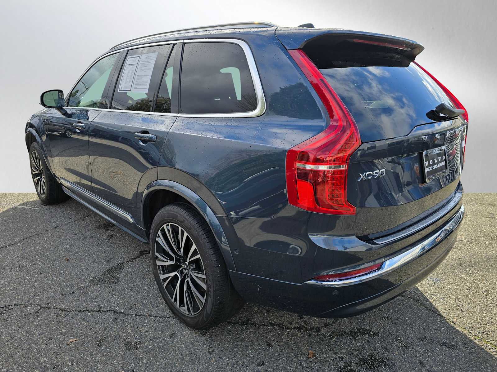 Certified 2024 Volvo XC90 T8 Plus w/ Protection Package Premier image 5
