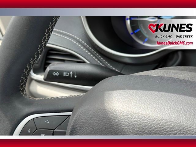 Used 2024 Chrysler Pacifica Select FWD image 41