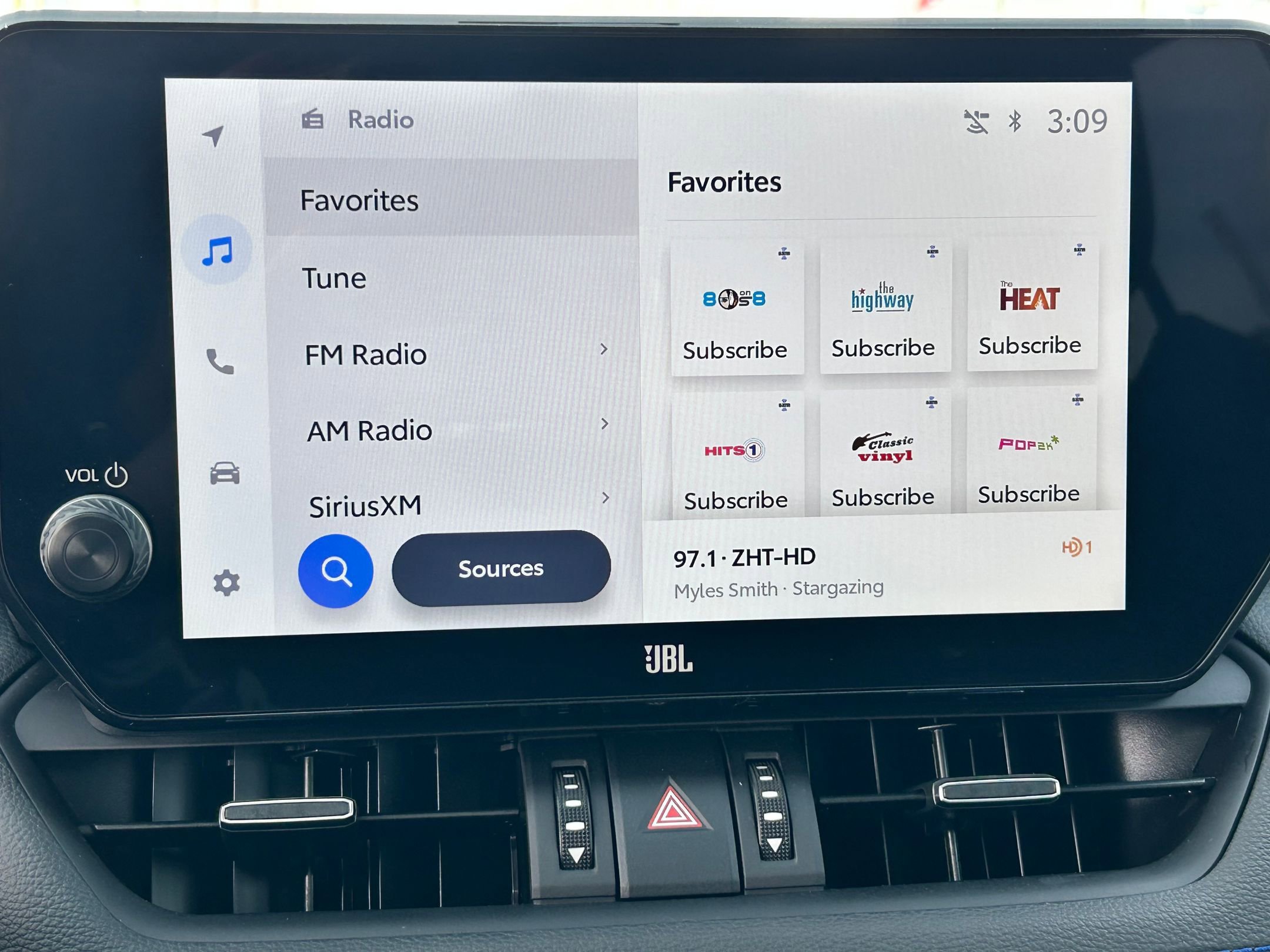 Used 2025 Toyota RAV4 XSE w/ Advanced Technology Package image 19