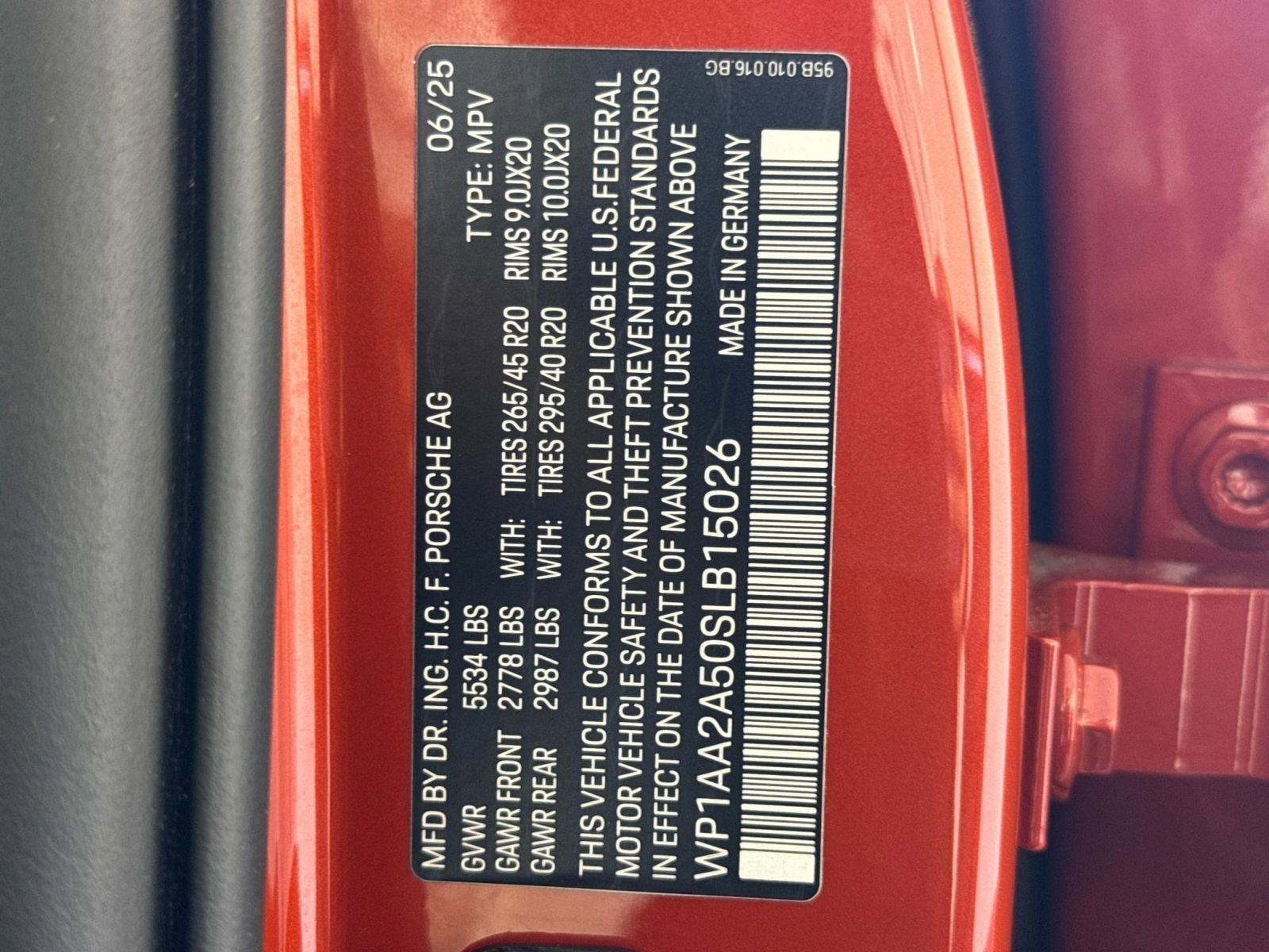 Certified 2025 Porsche Macan image 36