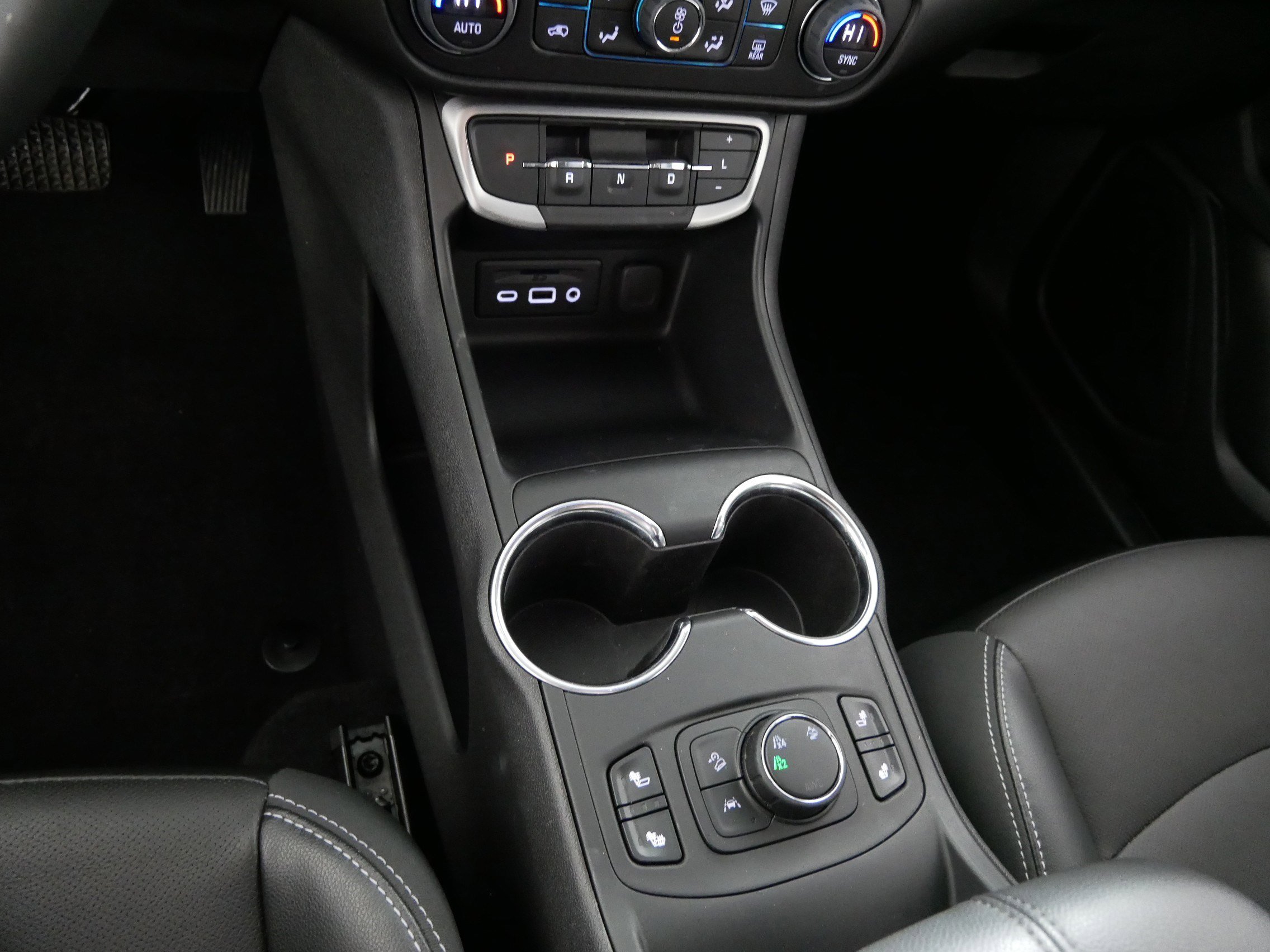 Used 2023 GMC Terrain SLT w/ Elevation Edition image 24