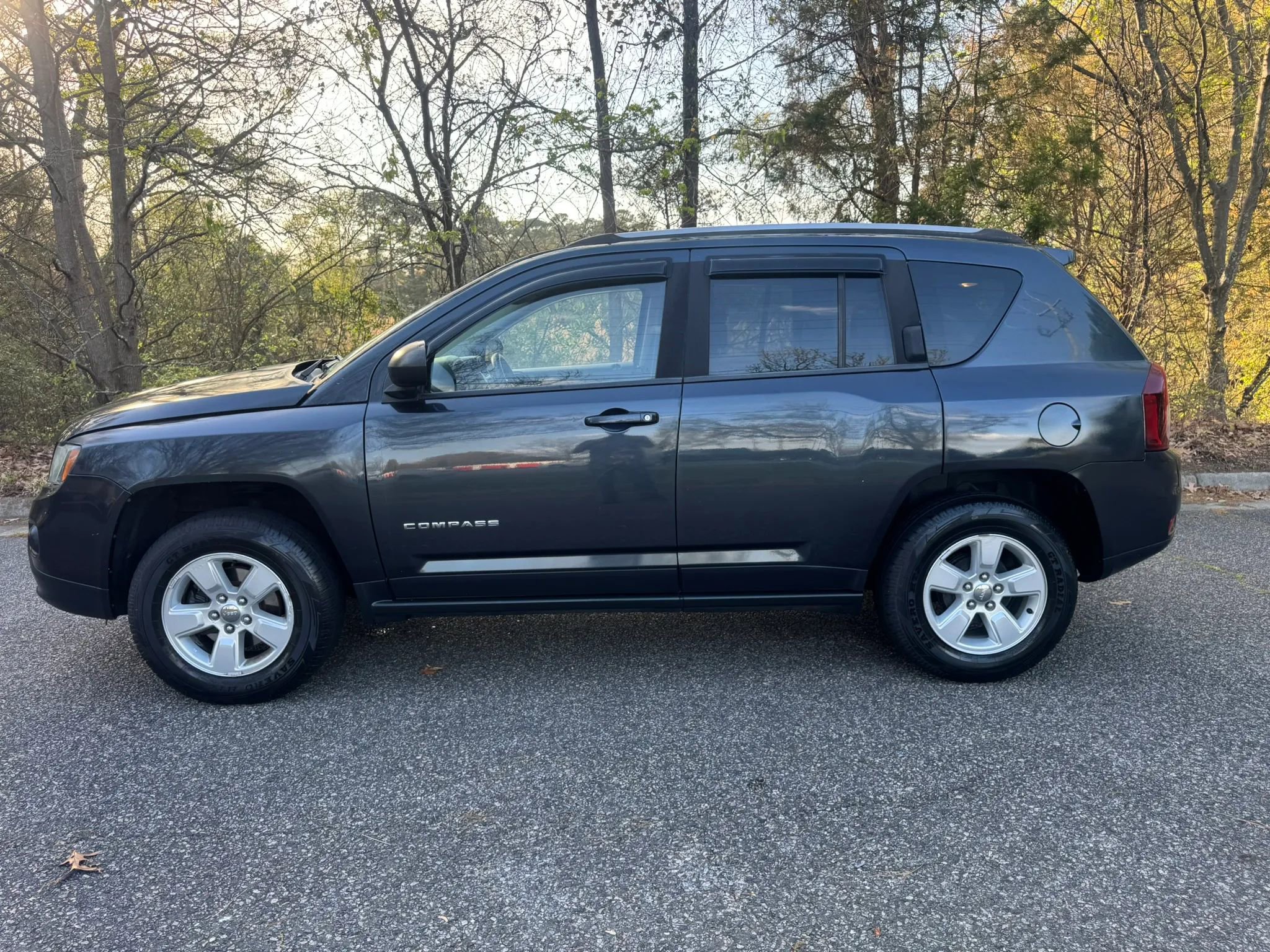 Used 2015 Jeep Compass Sport w/ Power Value Group FWD image 2