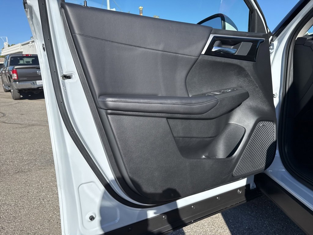 New 2025 Mitsubishi Outlander SE image 28