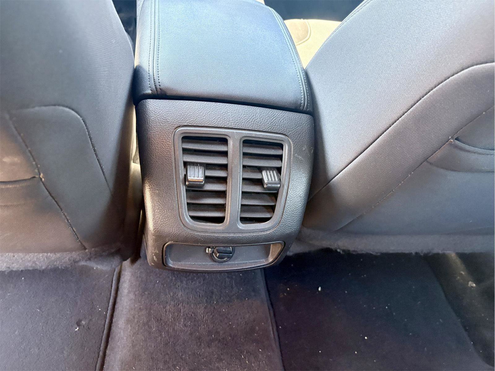 Used 2018 Ford Taurus SEL w/ Equipment Group 201A FWD image 14