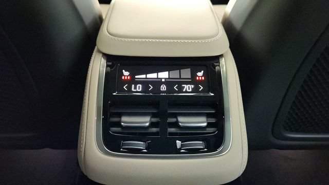 New 2026 Volvo XC90 B5 Plus w/ Protection Package Premier AWD/4WD image 31