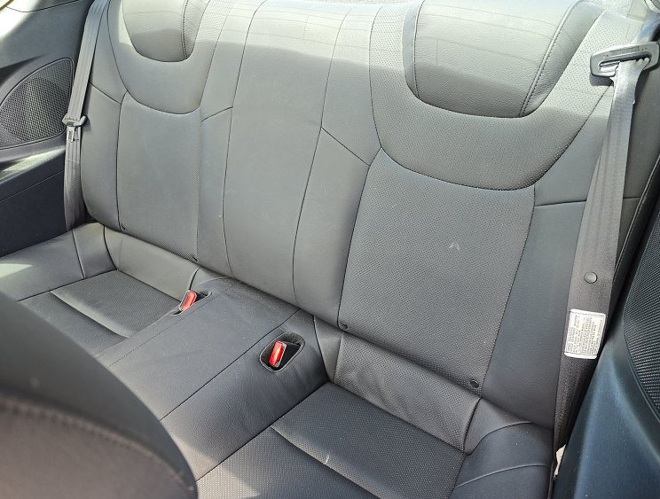 Used 2011 Hyundai Genesis 3.8 RWD image 4