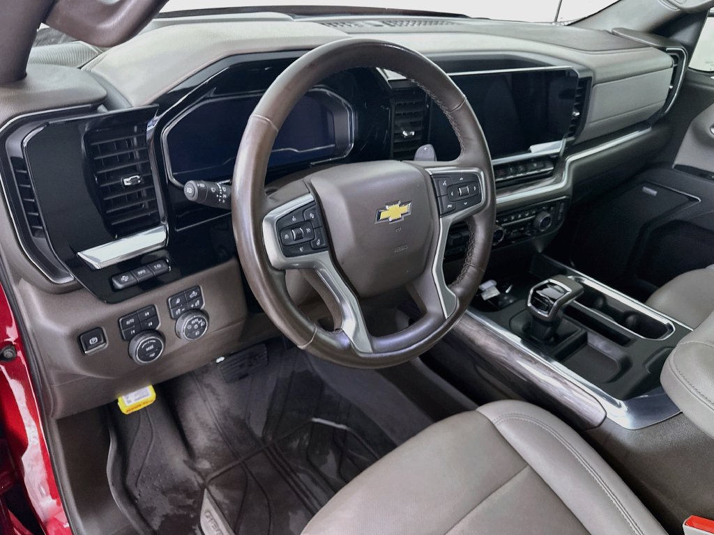 Used 2025 Chevrolet Silverado 1500 LTZ w/ Technology Package AWD/4WD image 31