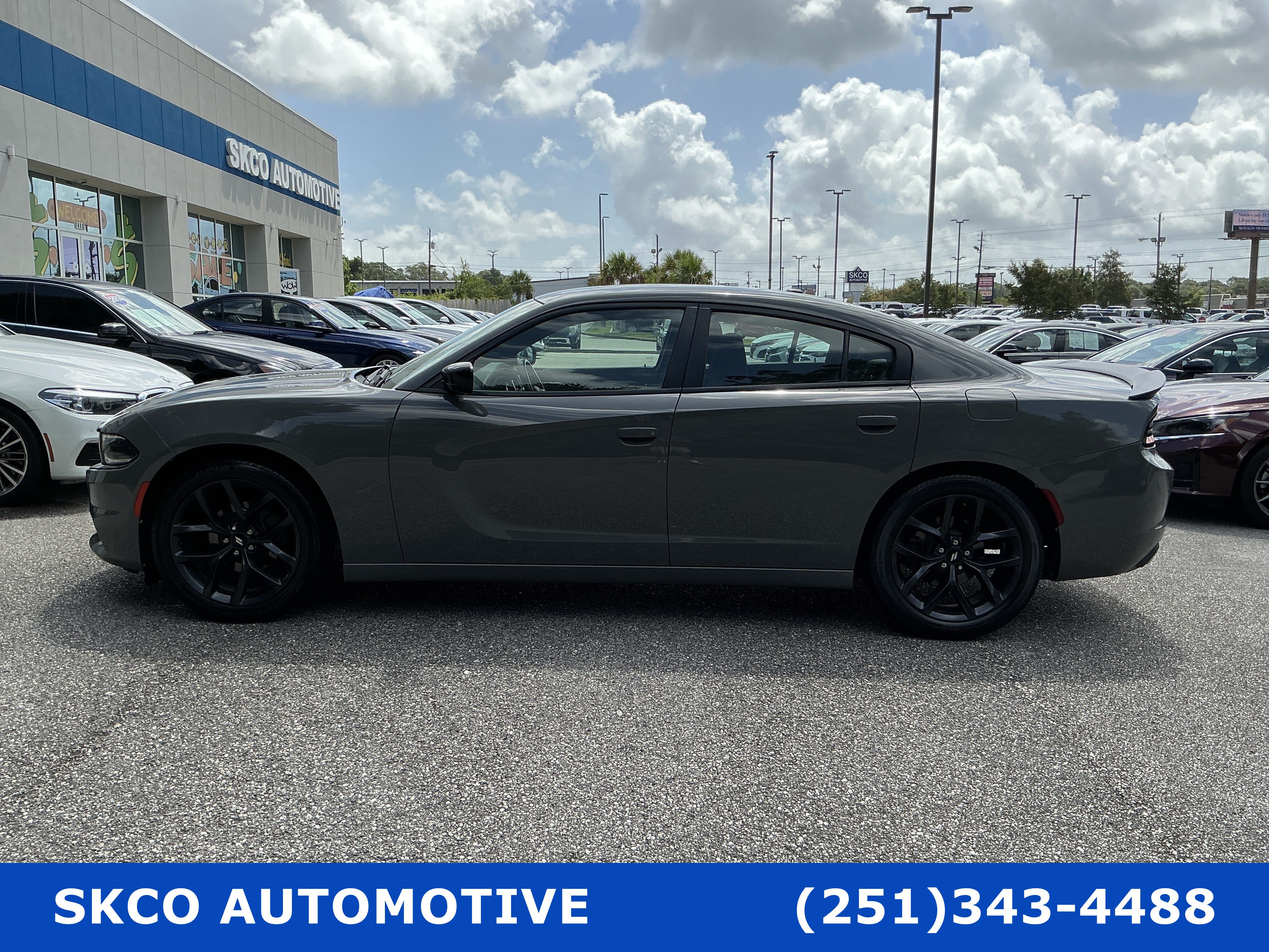 Used 2019 Dodge Charger SXT w/ Plus Group RWD image 2