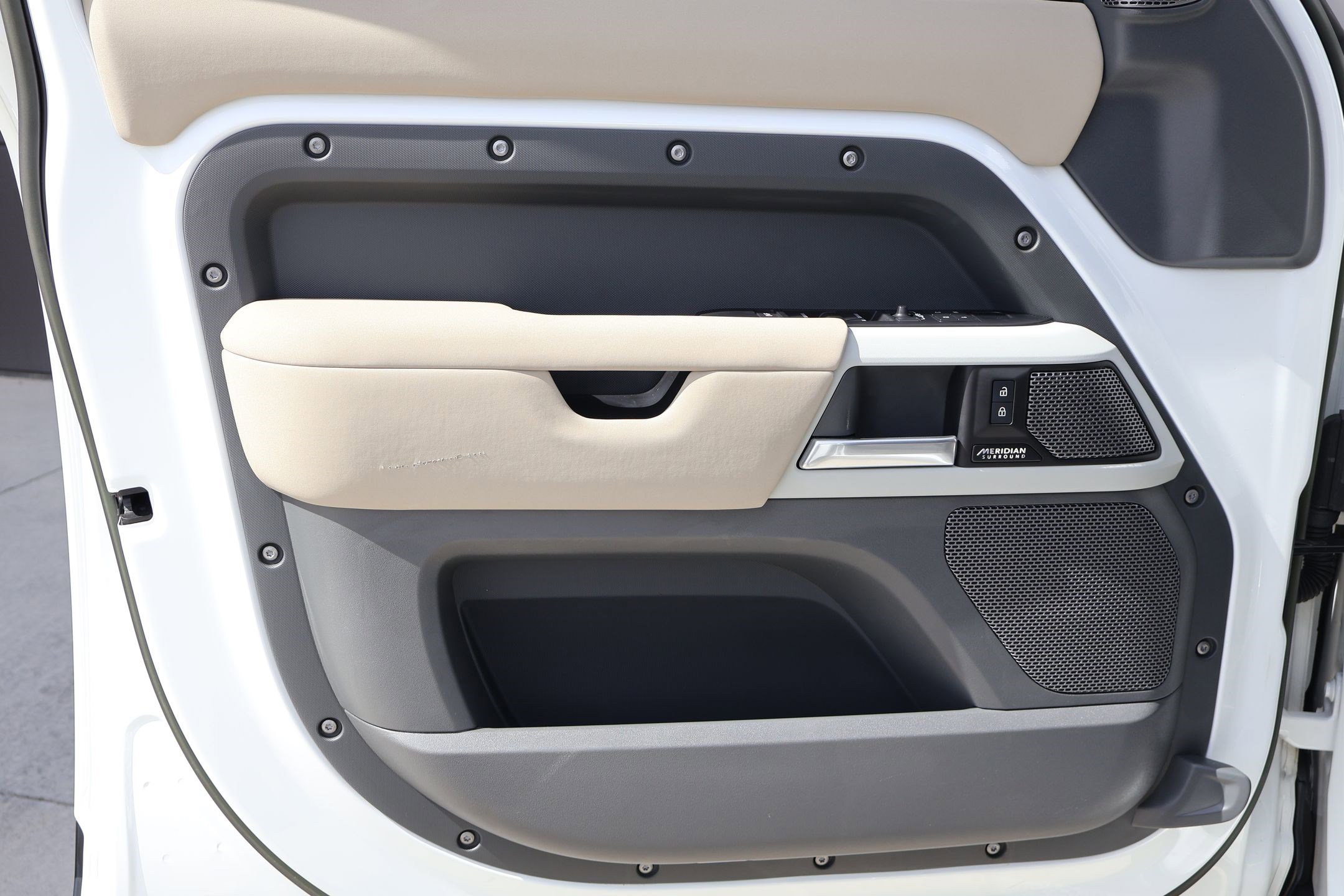 Certified 2023 Land Rover Defender 110 X-Dynamic SE image 12