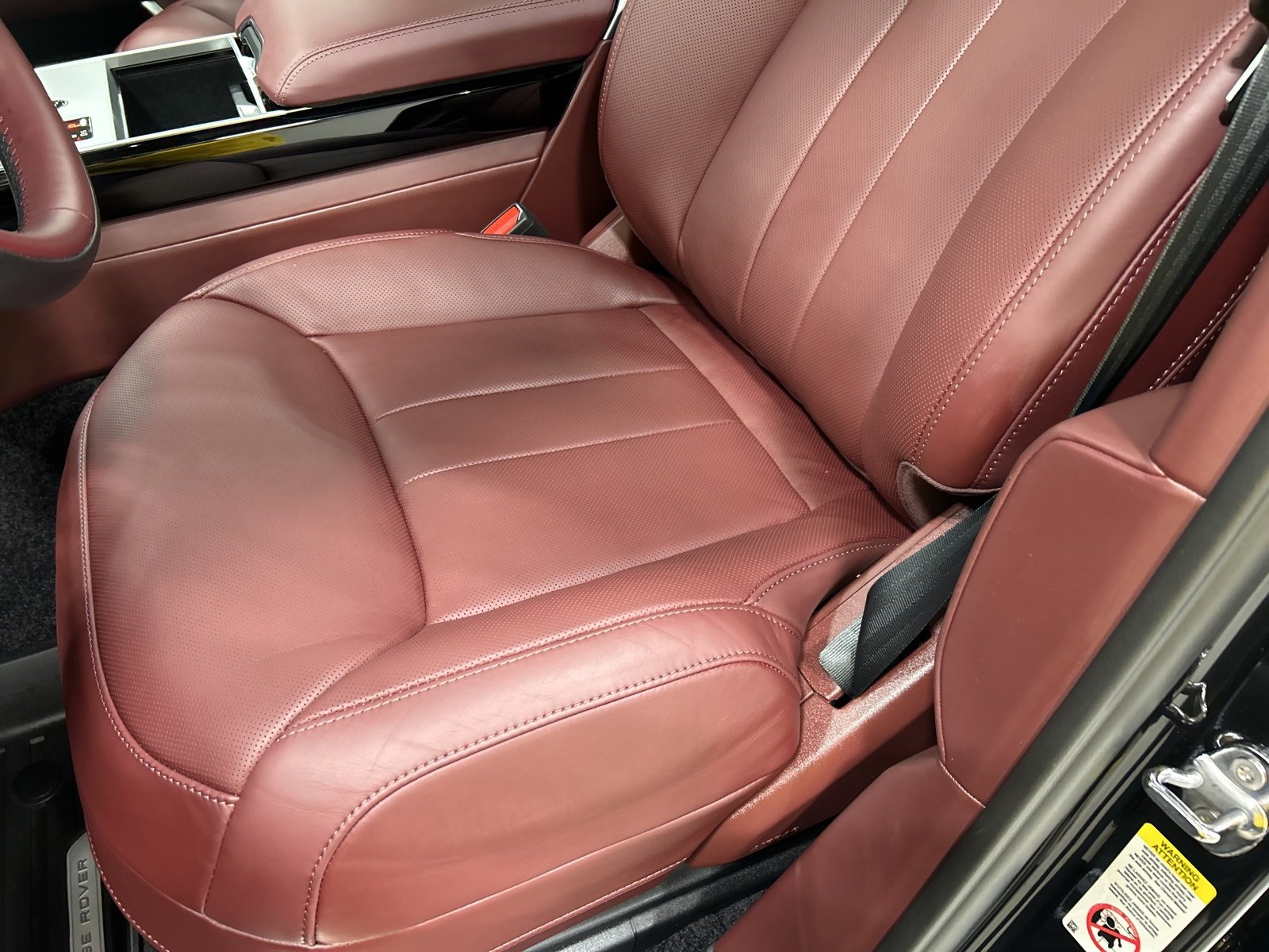 Used 2025 Land Rover Range Rover SE image 11