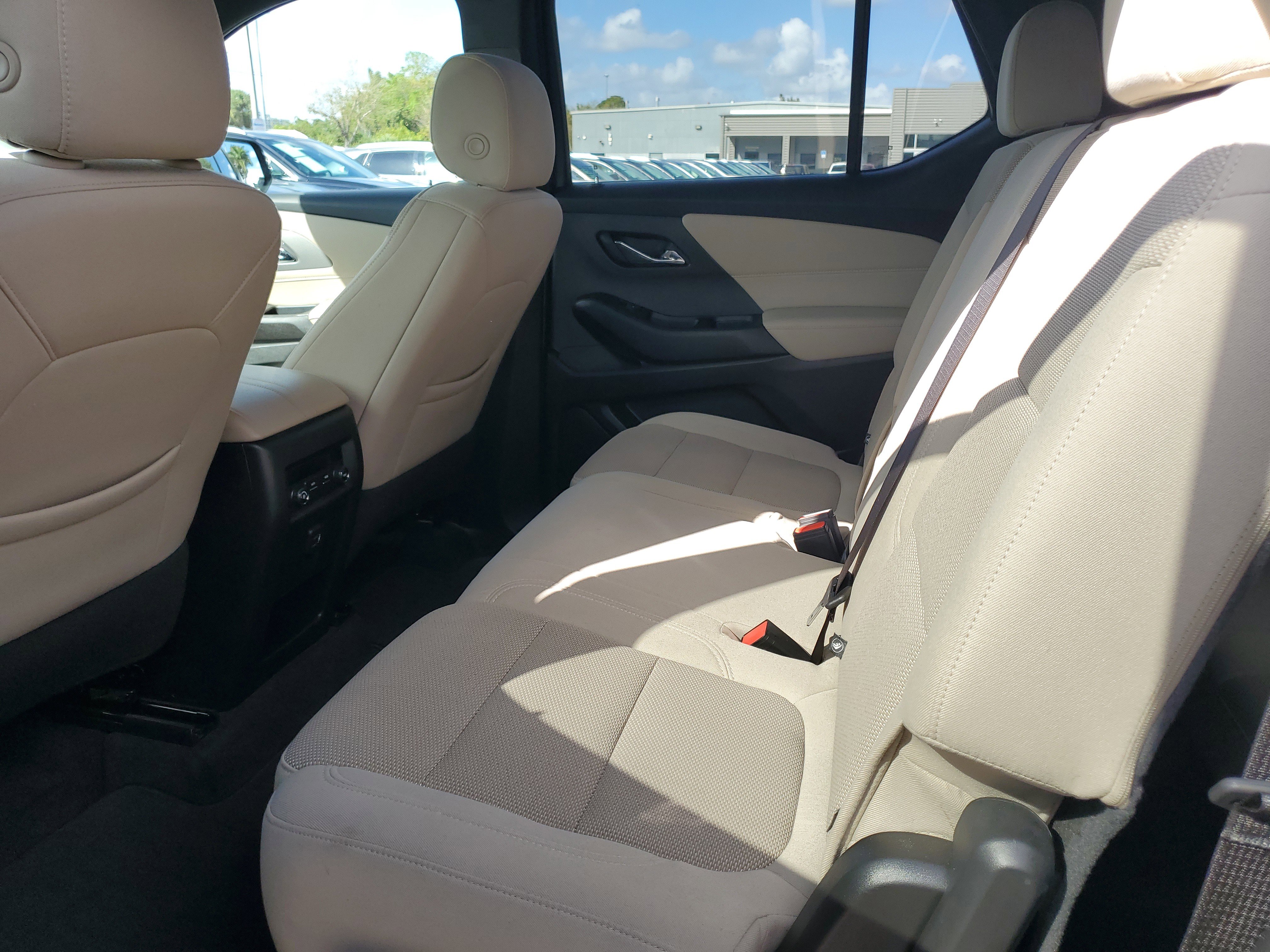 Used 2023 Chevrolet Traverse LS image 7