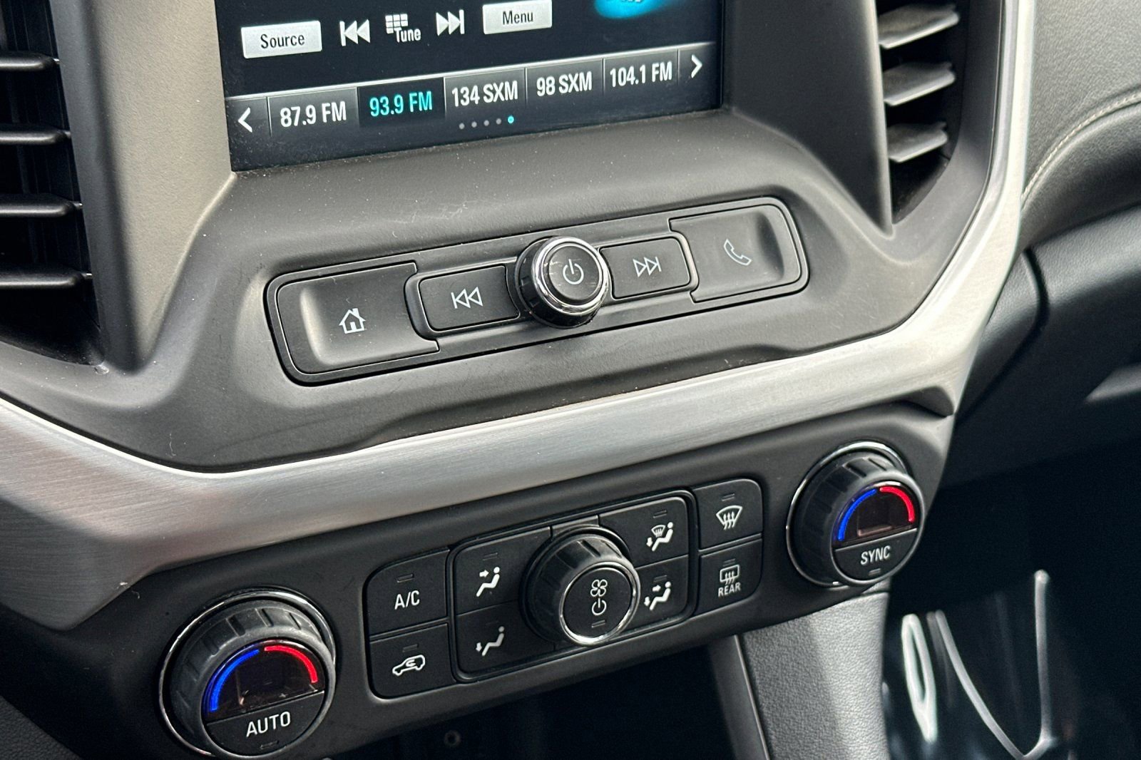 Used 2019 GMC Acadia SLE w/ LPO, Cargo Package image 22